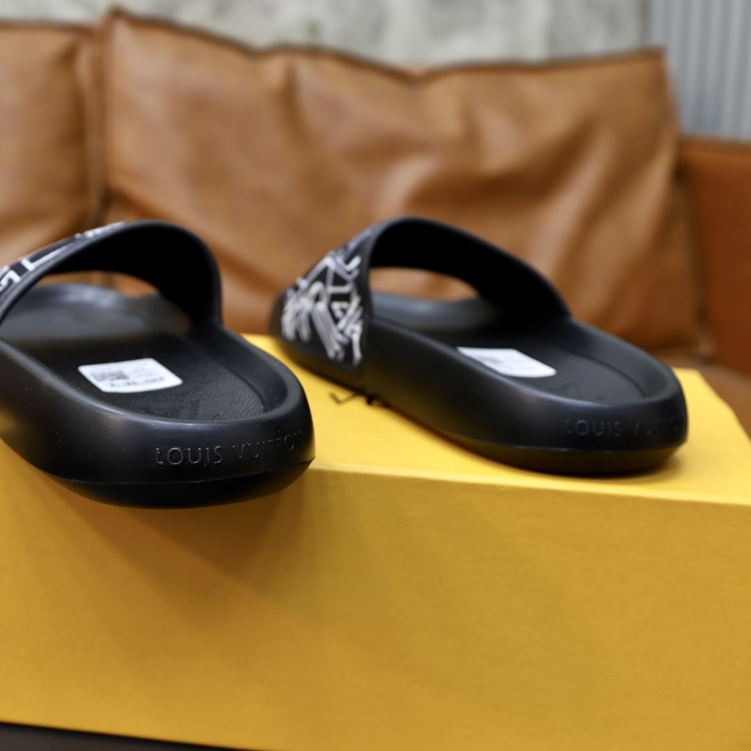 Louis Vuitton Slippers